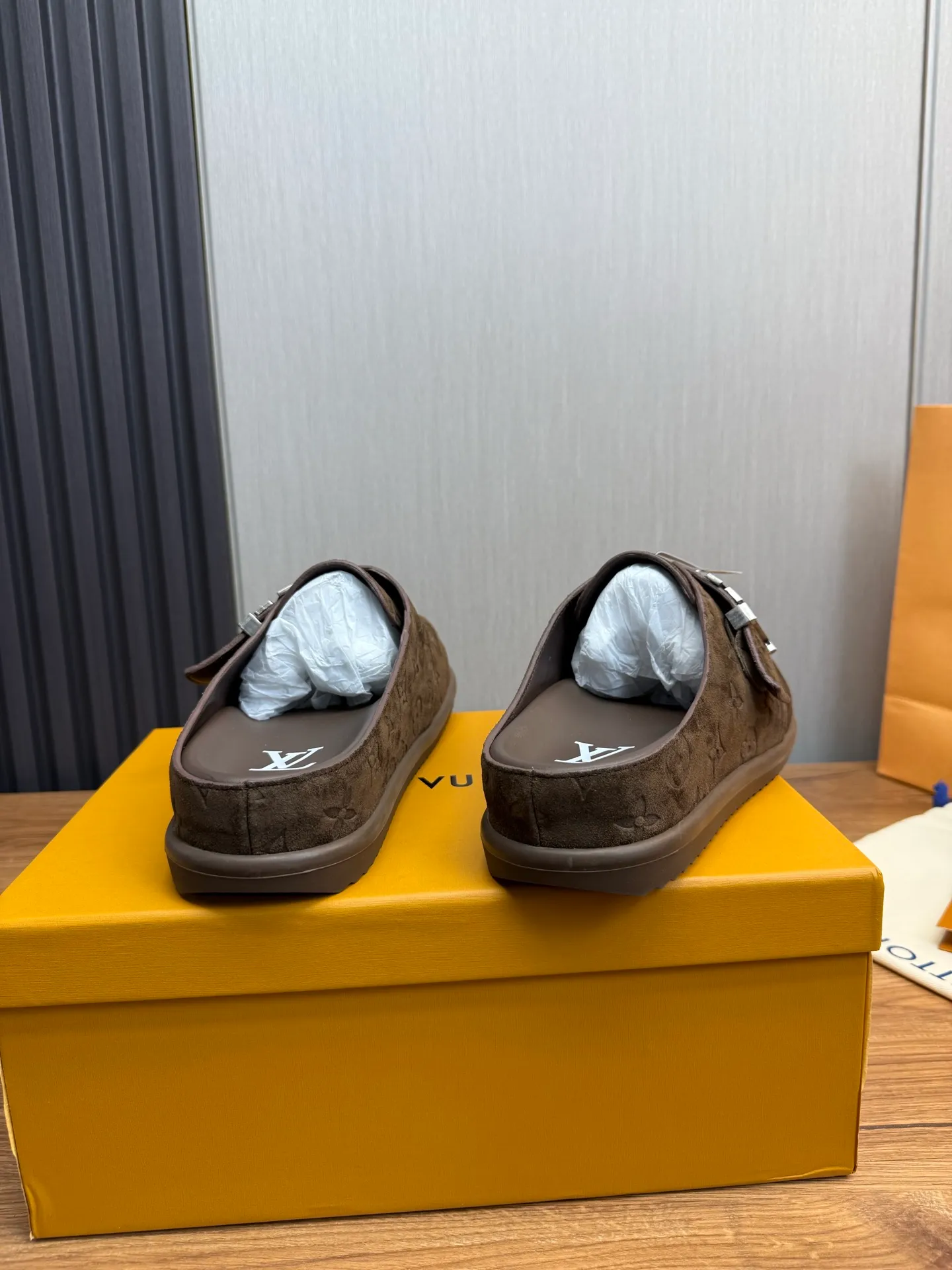Men's shoes 💰520💰 Lv. hot selling men's slippers 🔥 🩴Official website one to one production 38-45 sizes 45 46 🉑️Customized!